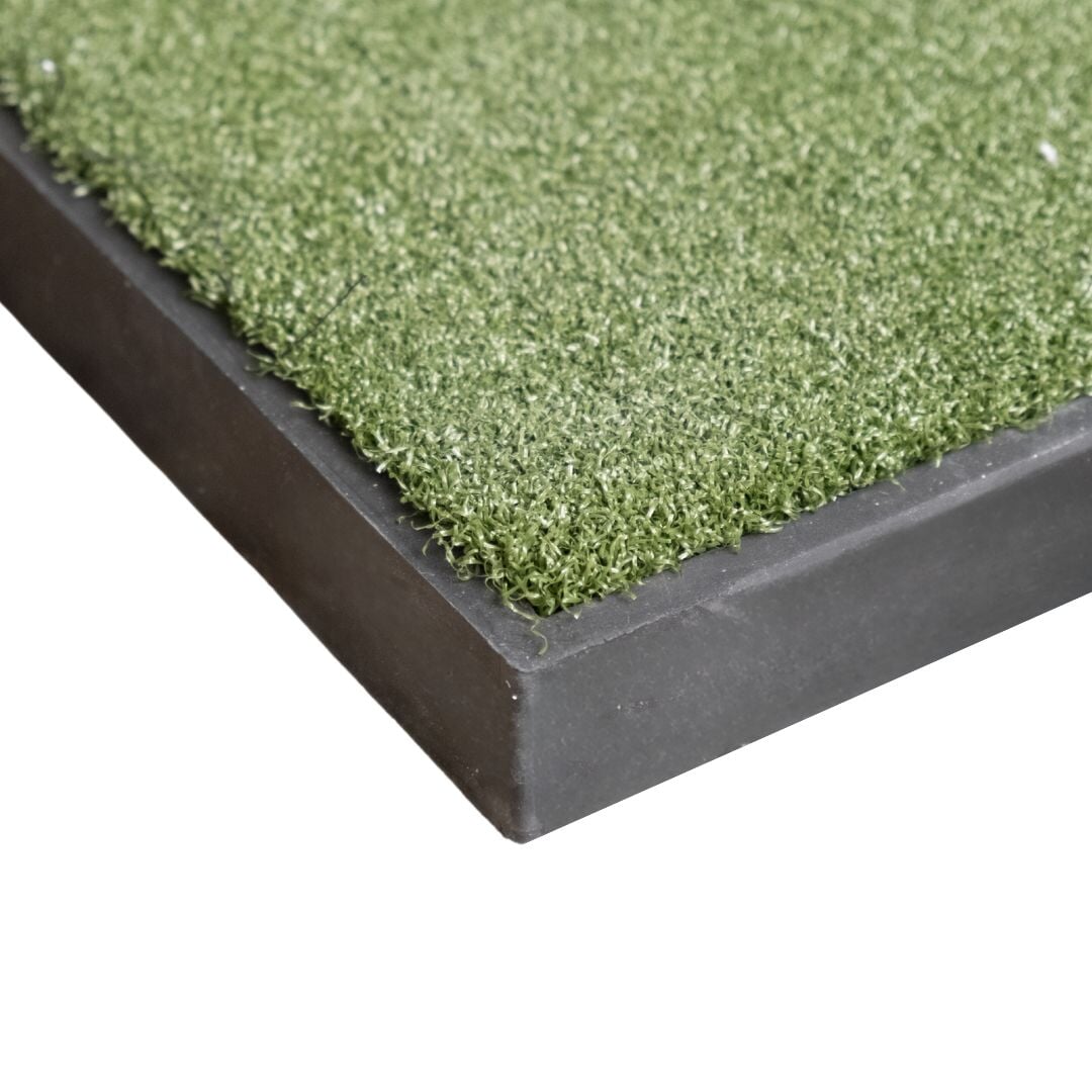 Super softy 4' x 9' golf mat with rubber base and turf zoomed in