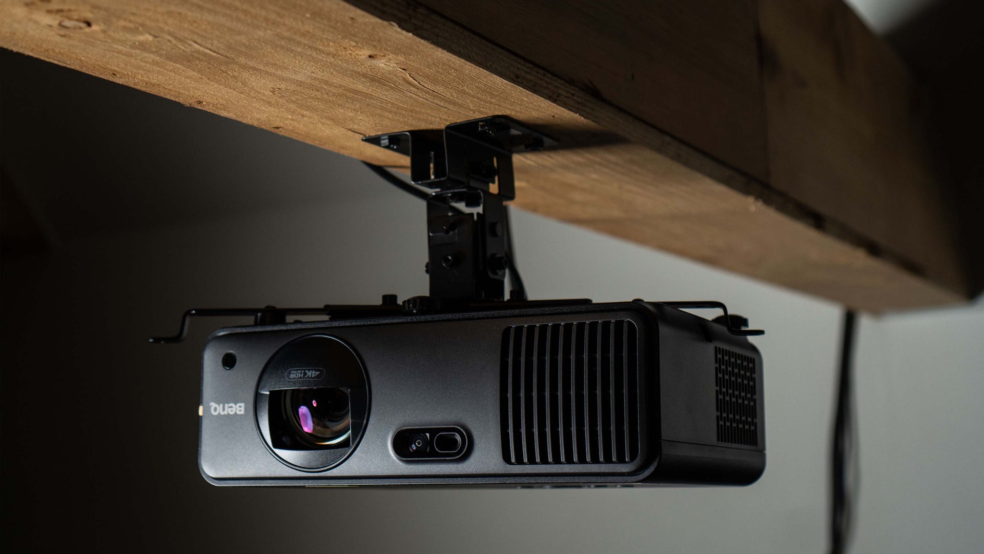SIG10 Enclosure with SkyTrak Software