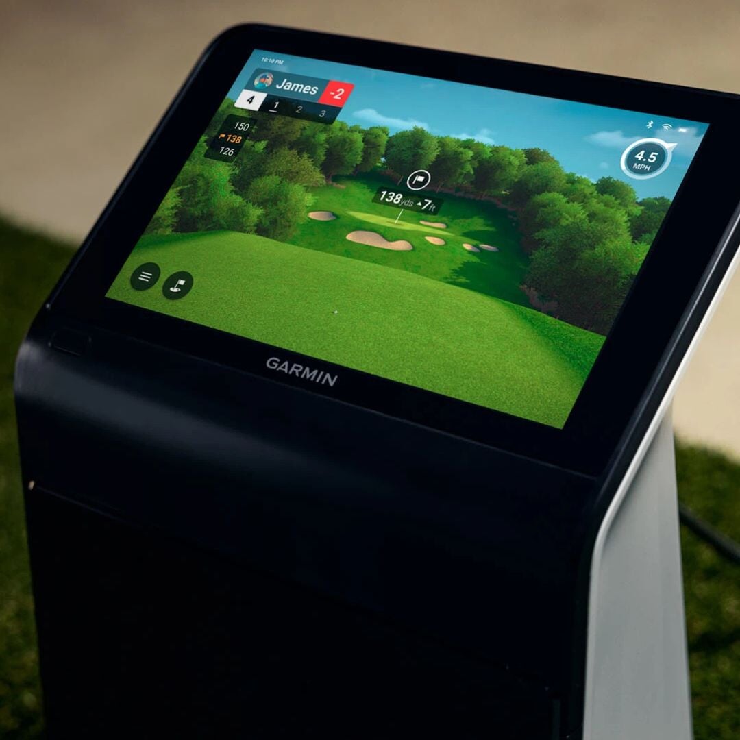 Garmin Approach R50 Launch monitor and golf simulator with on unit display showing golf simulator software.