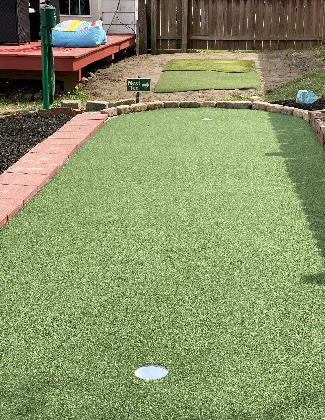 Big Moss Outdoor Putting Green