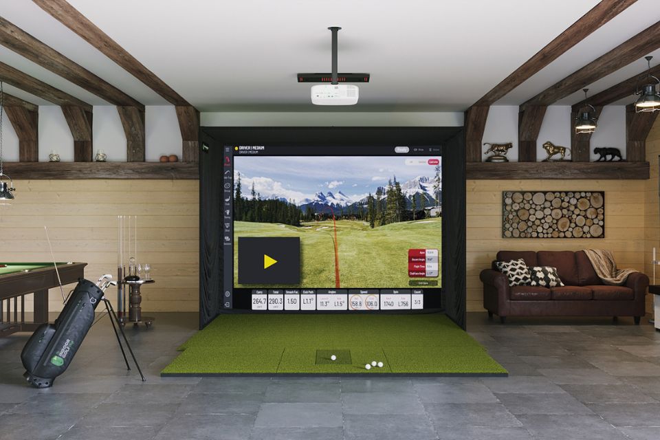 Uneekor EYE XO SIG10 Golf Simulator Package