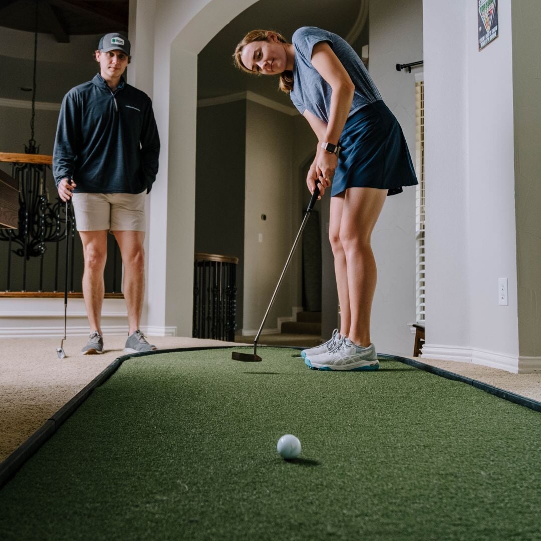 GIMME SIGPRO Putting Green lifestyle shot 2