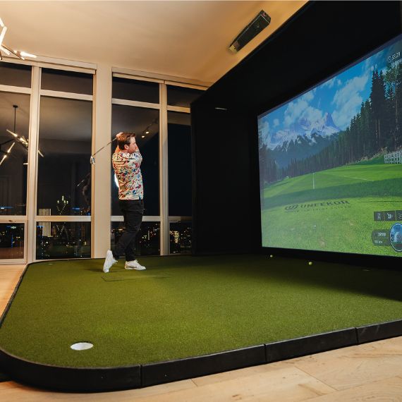 Indoor golf simulator