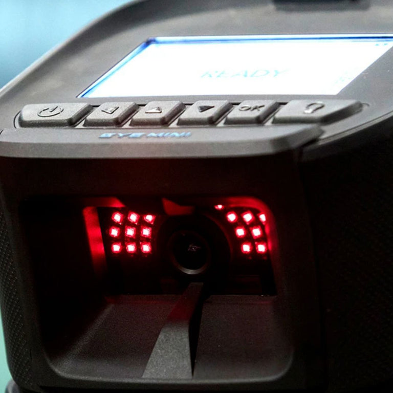 Uneekor EYE MINI launch monitor zoomed